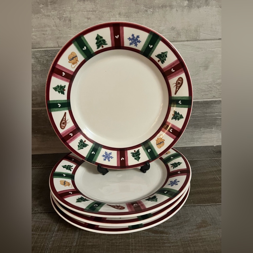 Pfaltzgraff Holiday Snow Bear 11" Dinner Plates - Christmas Dishes (8pcs)